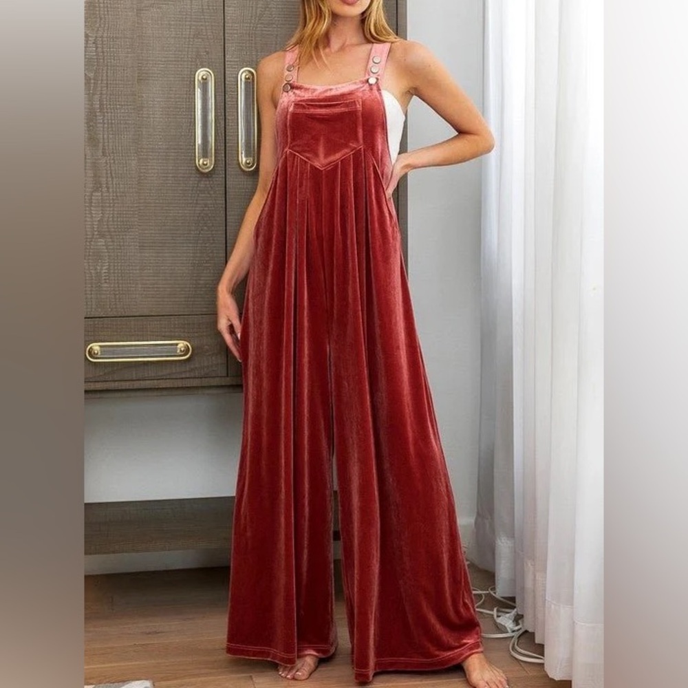 New in Fabulous Wide Leg Velvet Jumpsuit Overalls with Pockets - Picture 7 of 7